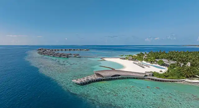 The St. Regis Maldives Vommuli Resort Landschaft