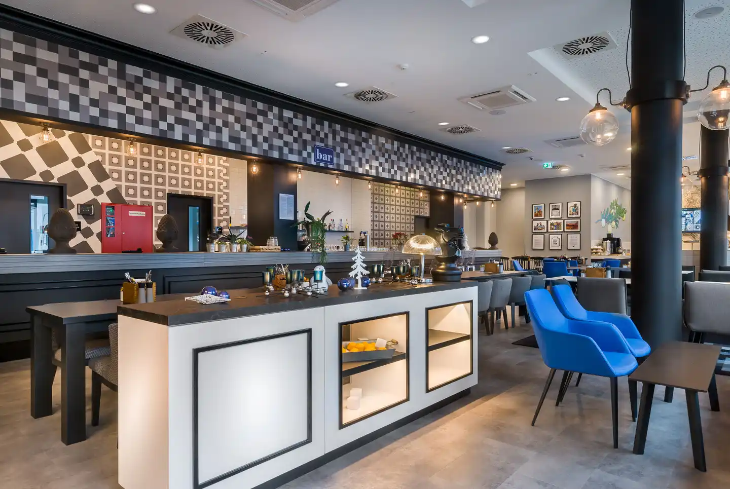 the niu Square Bar