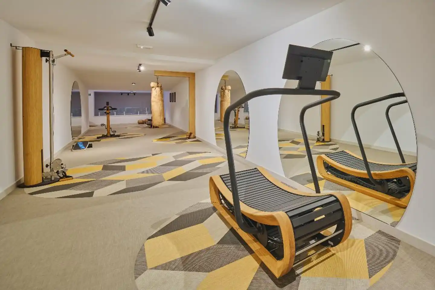 Palace Natali Sport und Entertainment