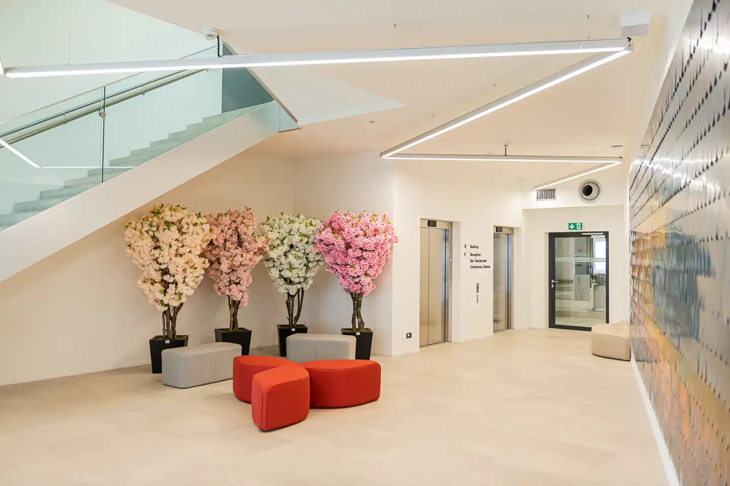 Afterwork Hotel Lobby