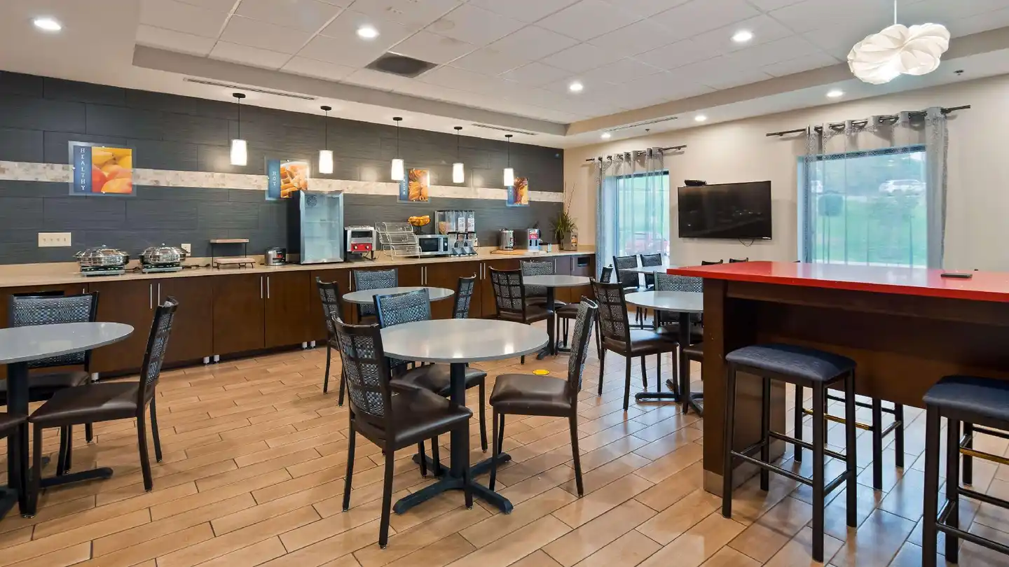 Best Western Plus Sunrise Inn Bar