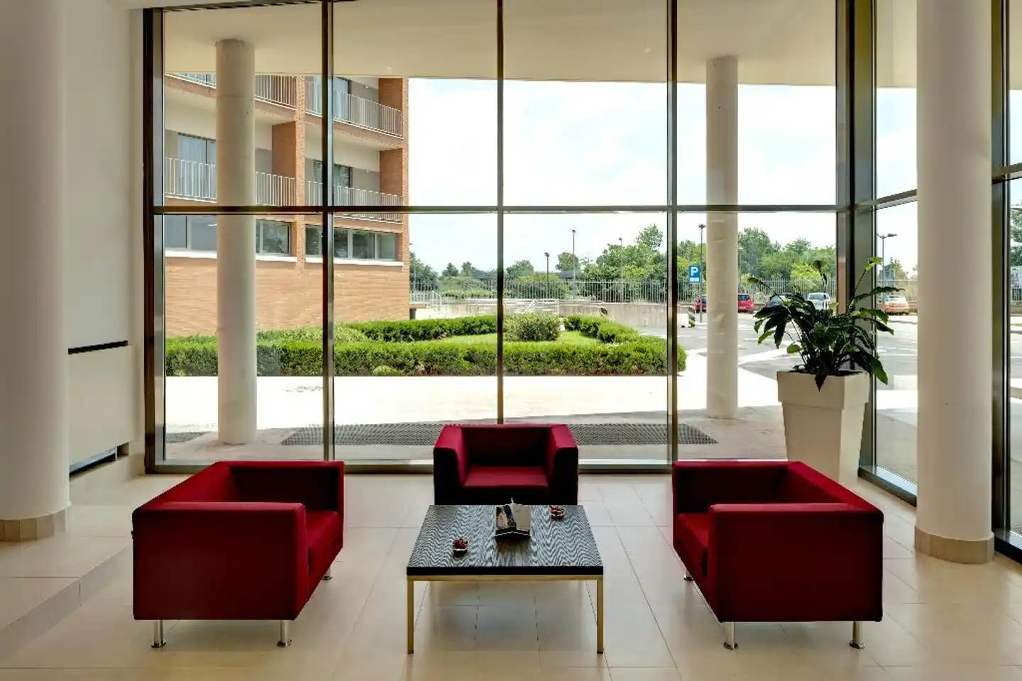 Tulip Inn Naples Airport Lobby