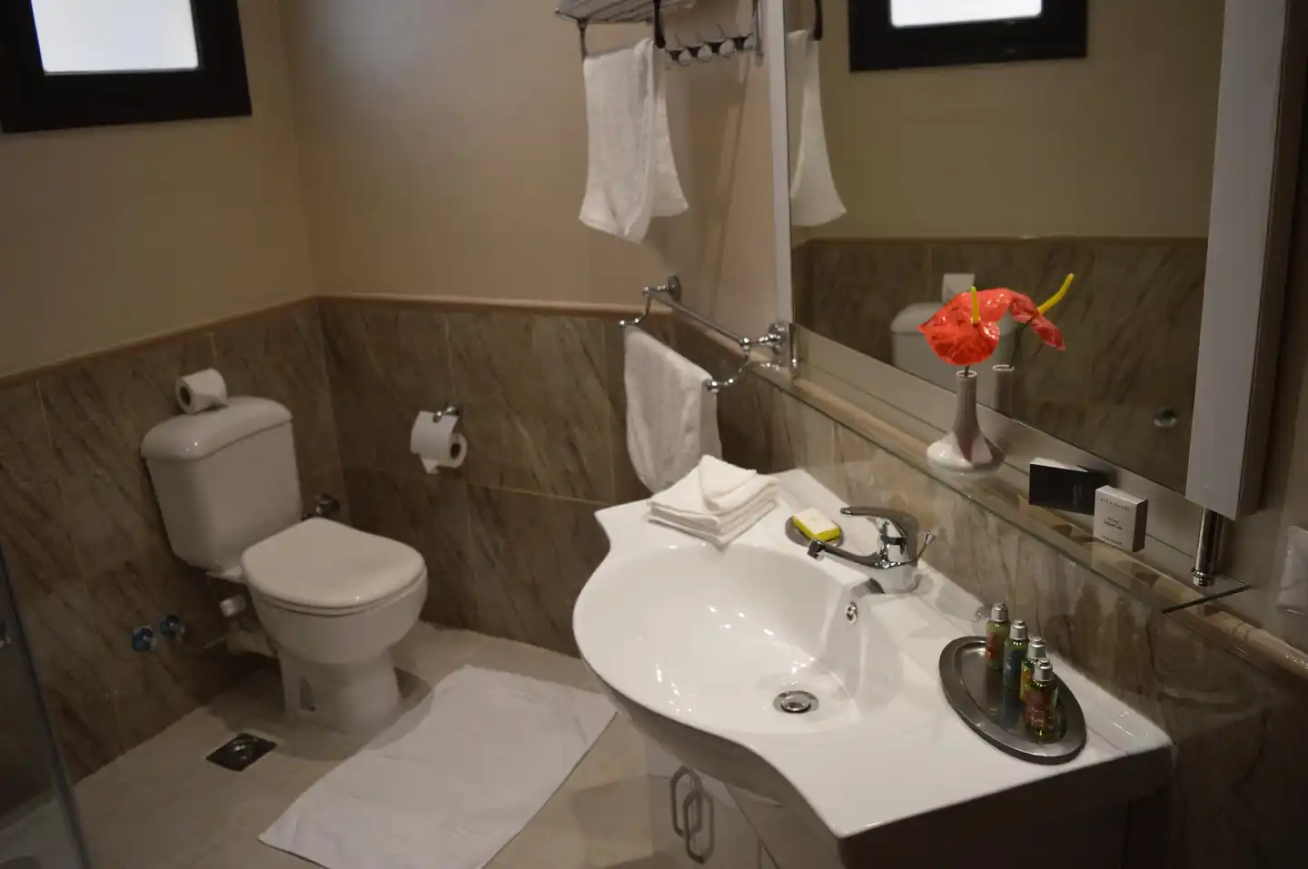 Sky View Suites Hotel Badezimmer