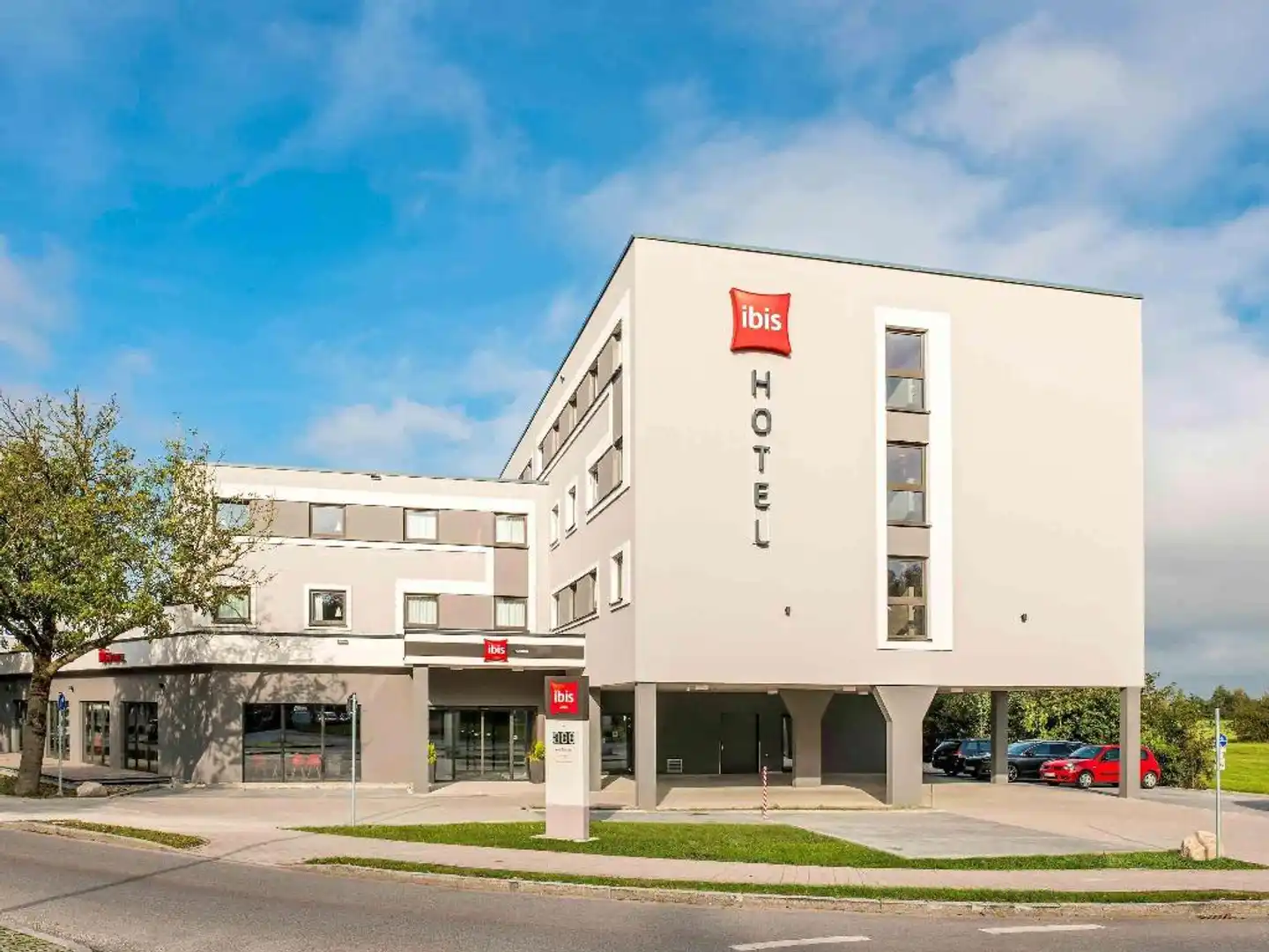 ibis Muenchen Airport Sued Aussenansicht