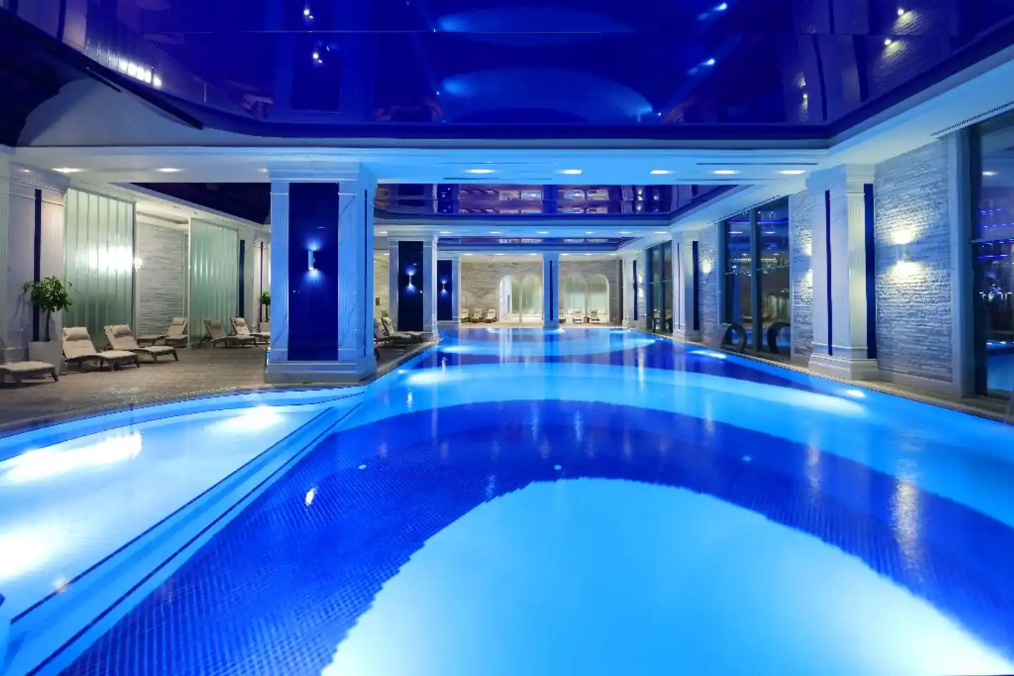 Sueno Hotels Deluxe Belek Hallenbad