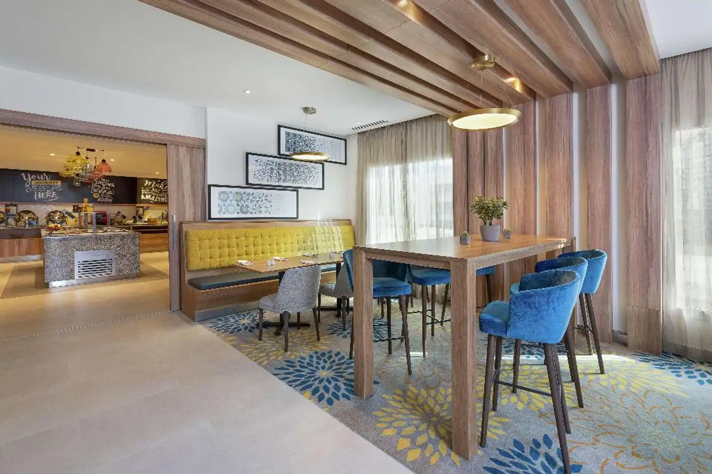 Hampton by Hilton Dubai Al Barsha Bar