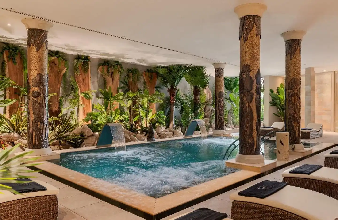 Royal River Luxury Hotel - Adults Only Hallenbad