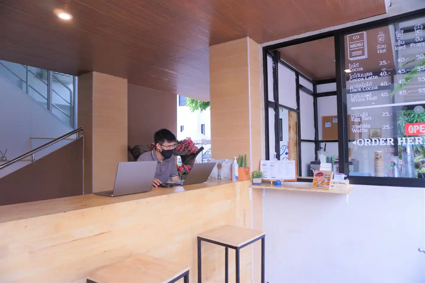7 House Lobby