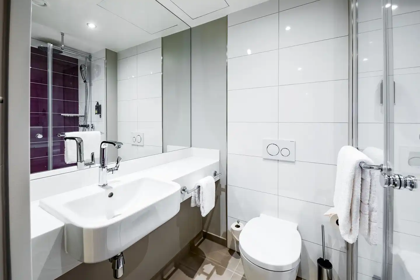 Premier Inn  Stuttgart City Europaviertel Badezimmer
