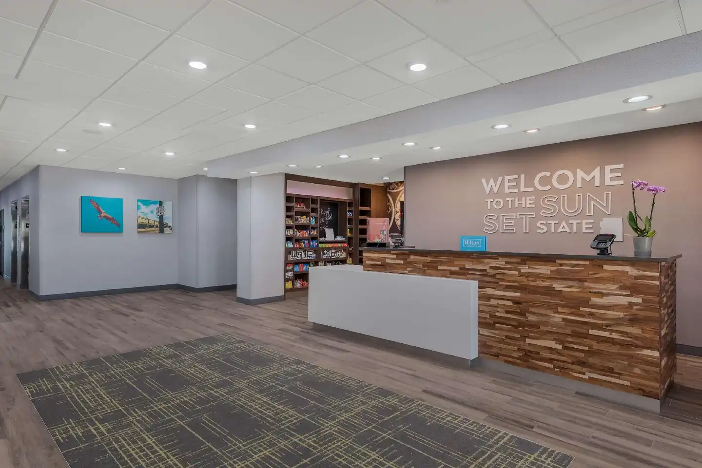 Hampton Inn Williams Lobby