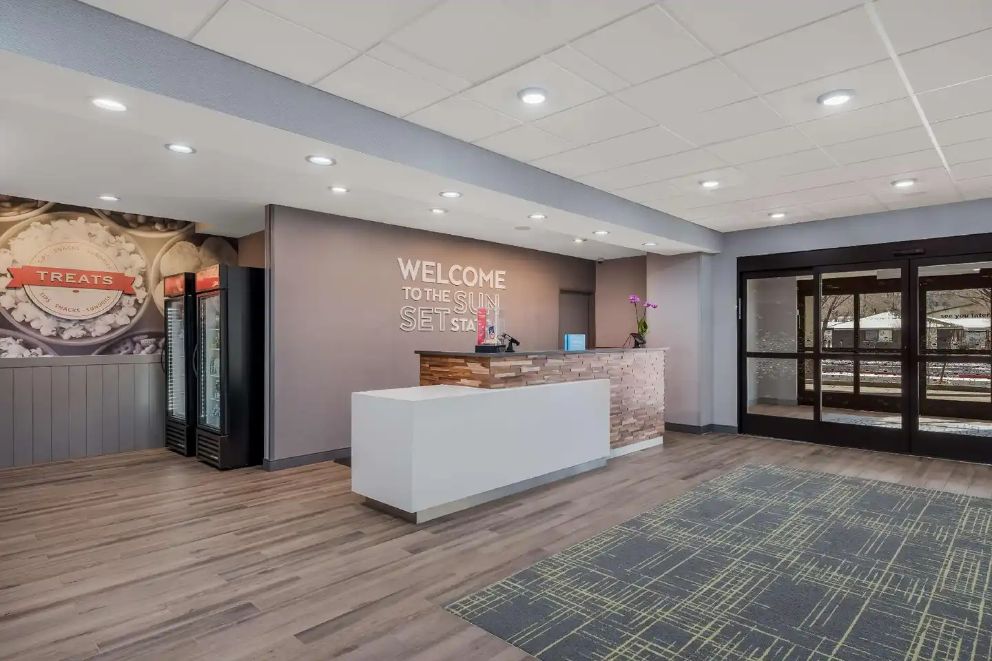 Hampton Inn Williams Lobby
