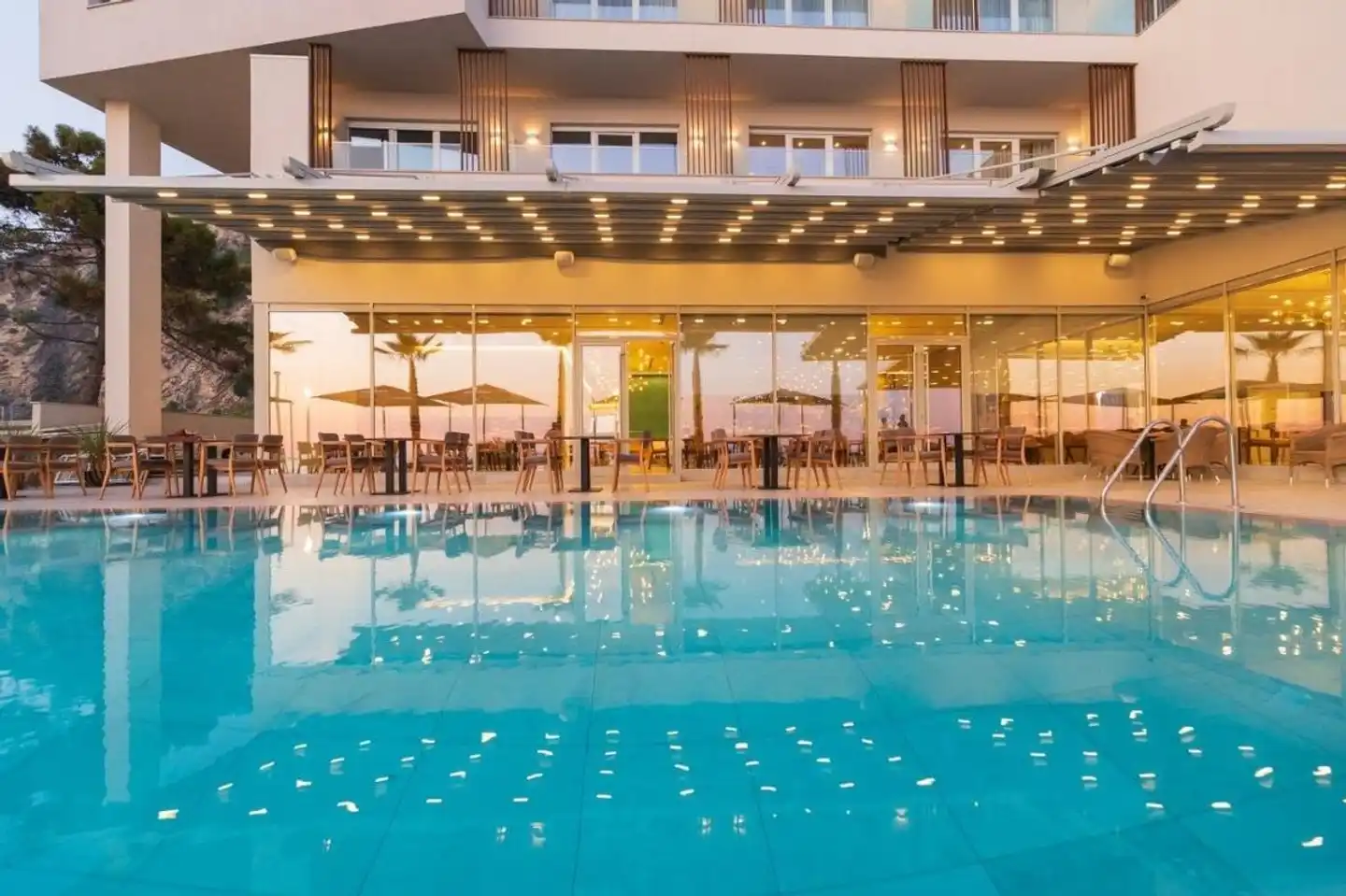 AMR Hotel - Durres Pool