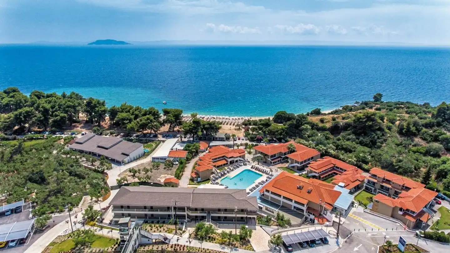 Lagomandra Beach Hotel Aussenansicht