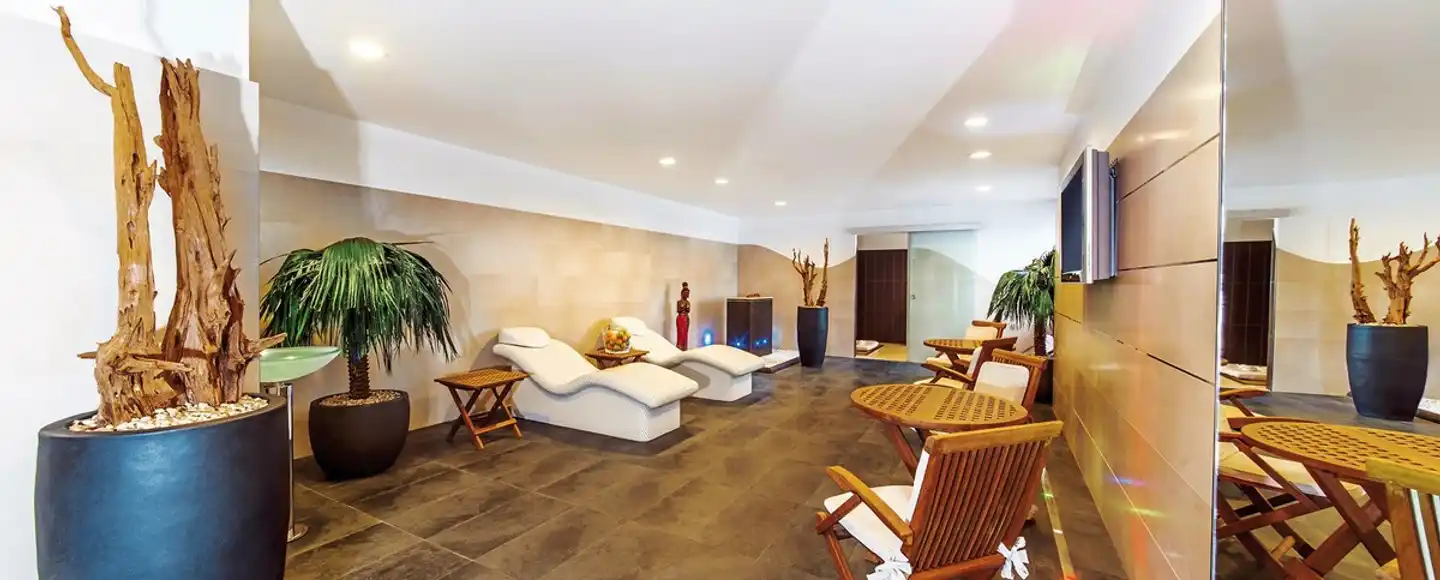NH Budapest City Lobby