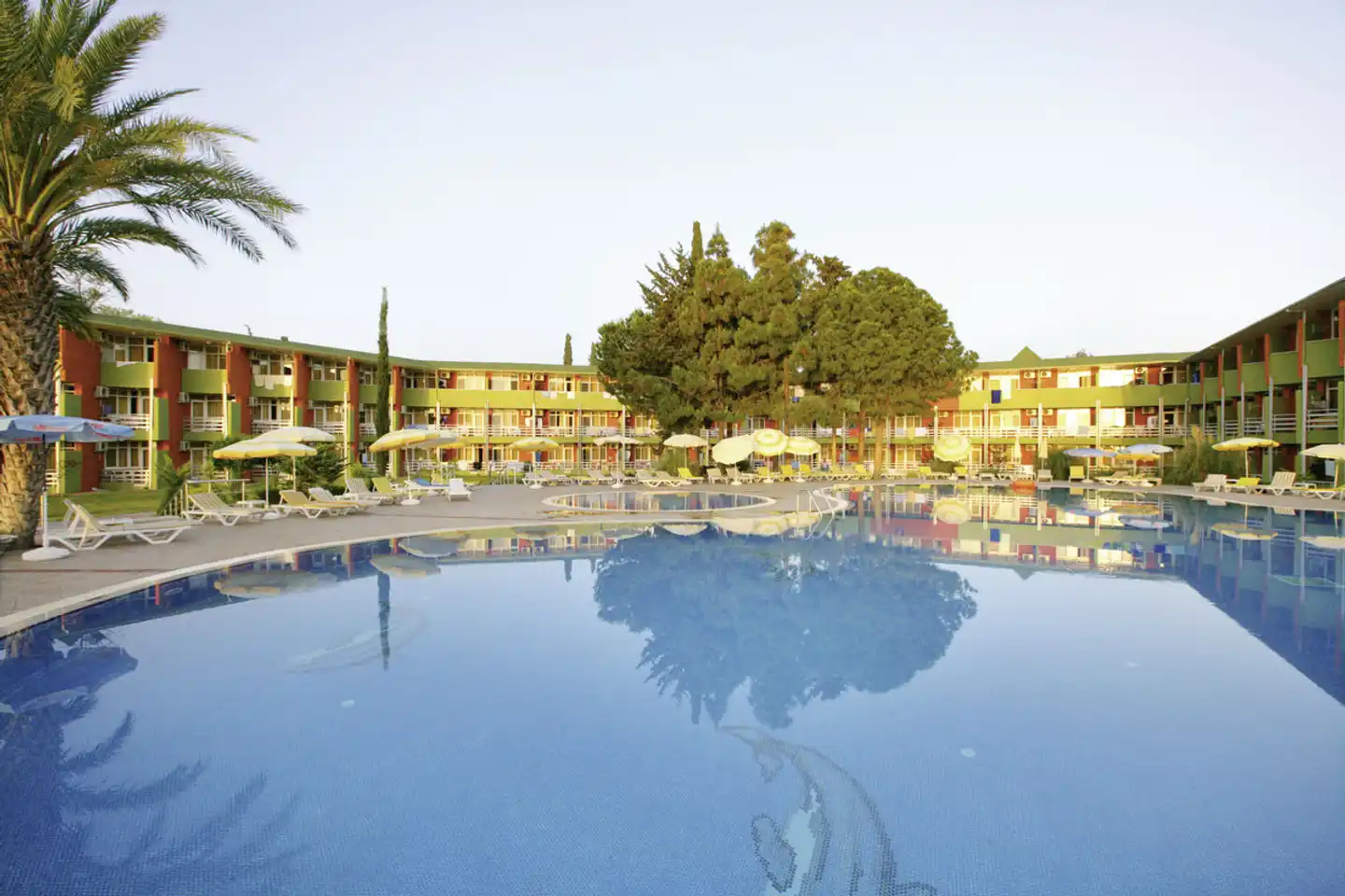 Lonicera World Hotel Pool