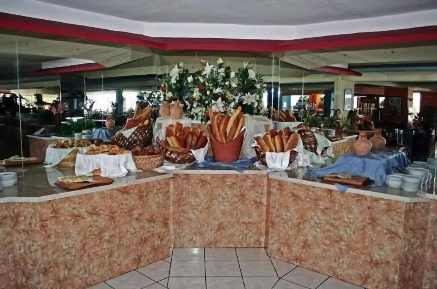 Eri Beach & Village Lobby
