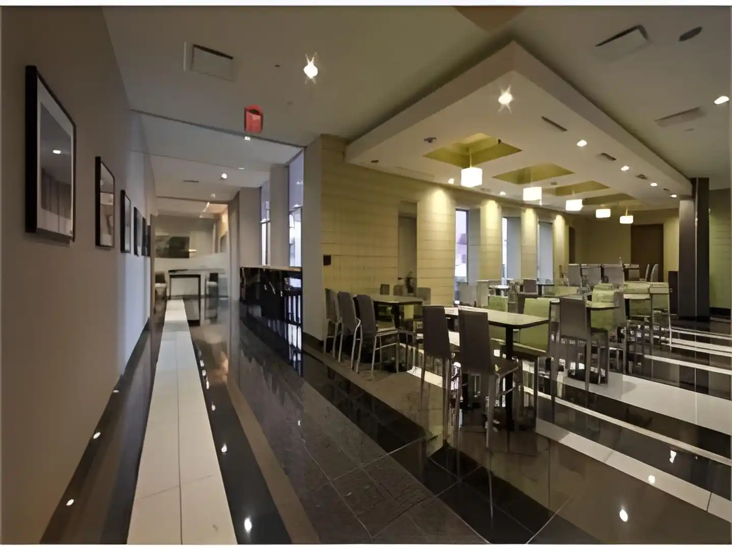 Delta Hotels by Marriott Beausejour Bar