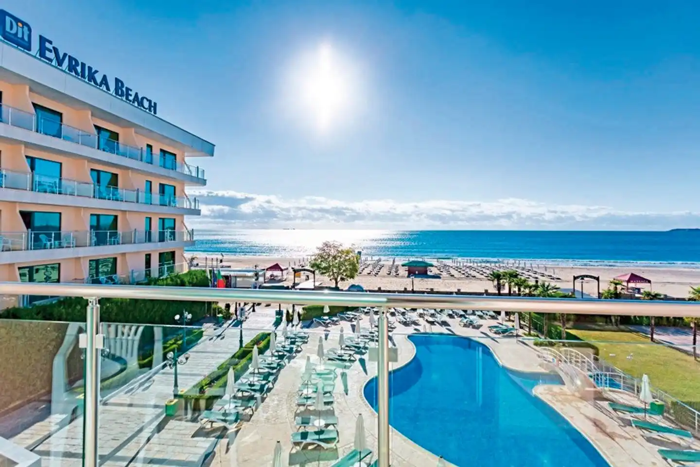 DIT Evrika Beach Club Hotel Aussenansicht