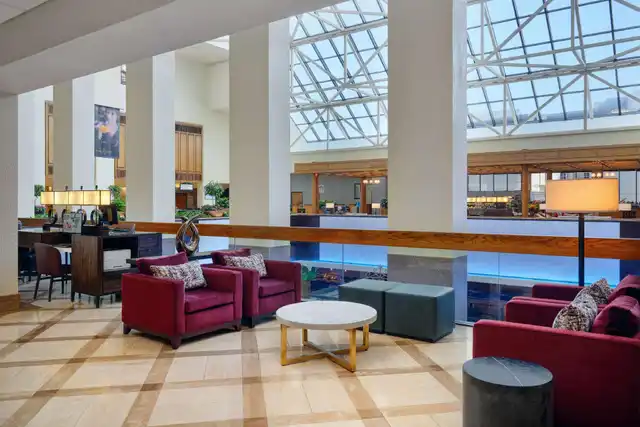 Hilton New Orleans Riverside Bar