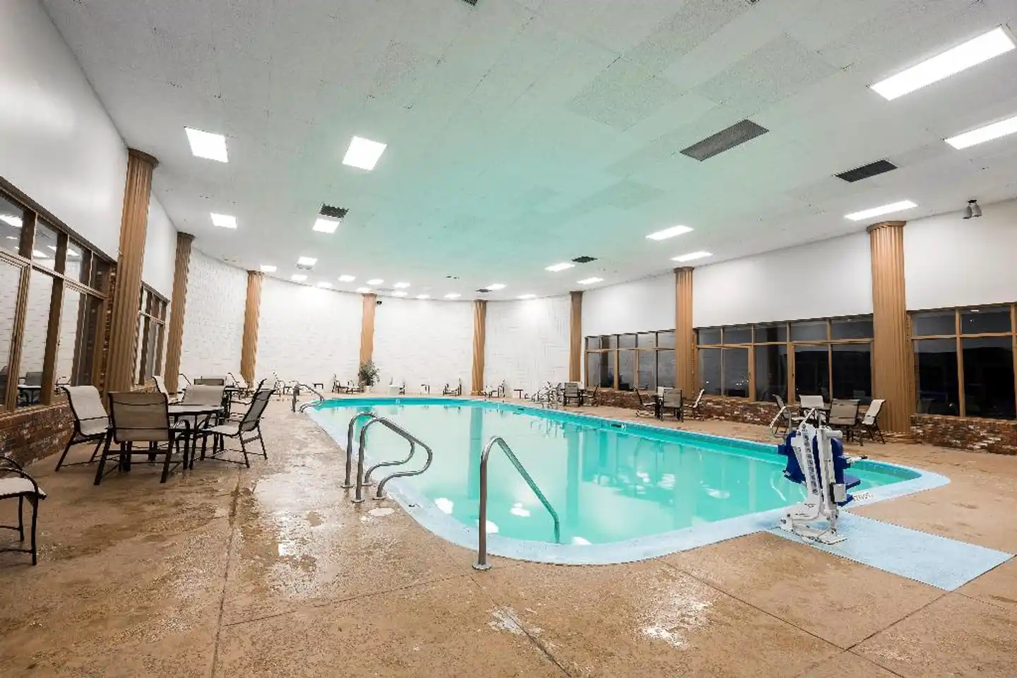 Red Roof Inn Plus Boston - Woburn Hallenbad