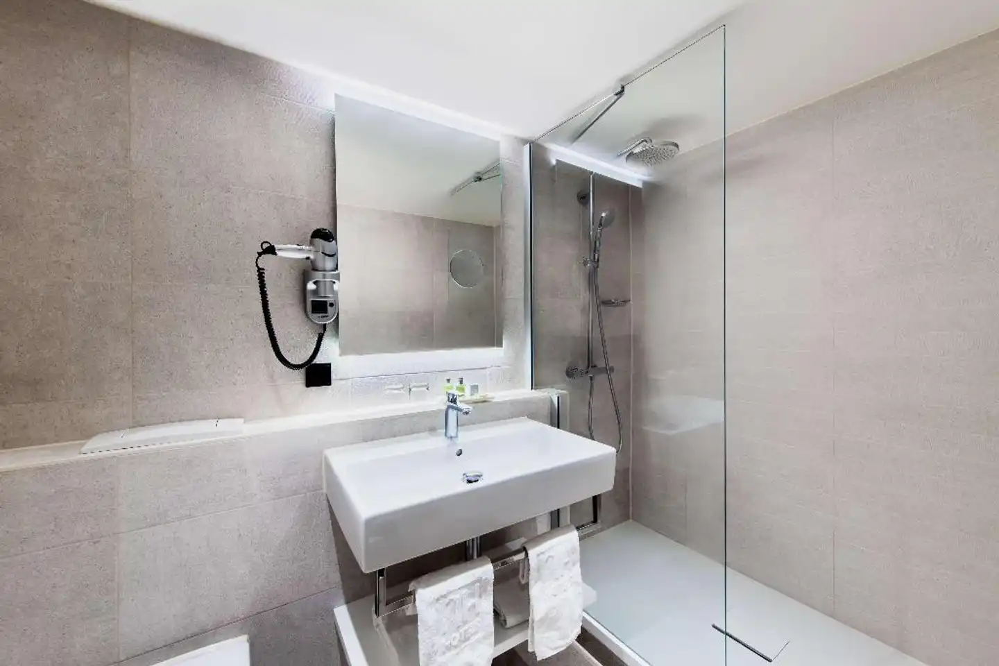 NH Amsterdam Schiller Badezimmer