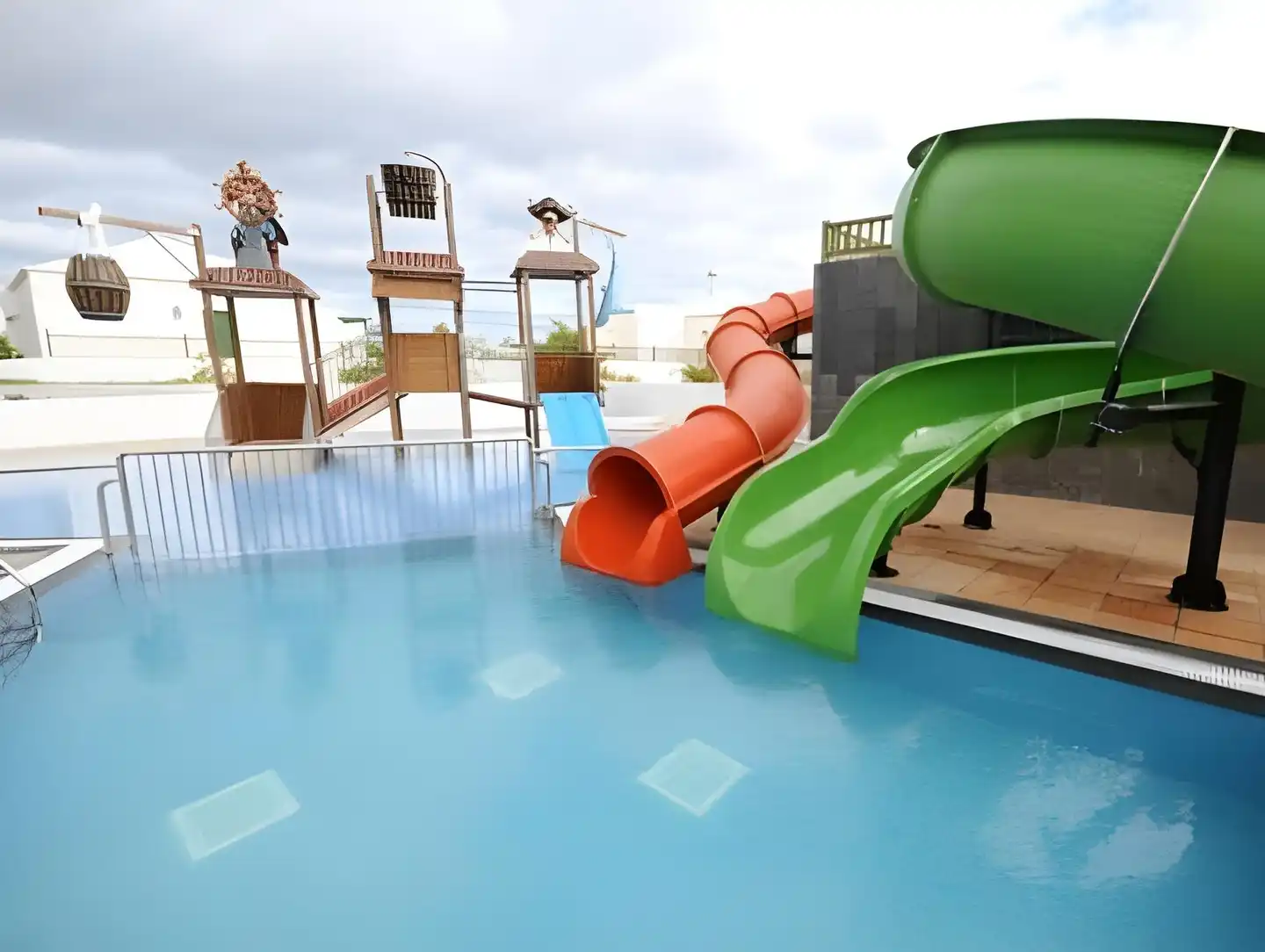 Caybeach Sun Pool