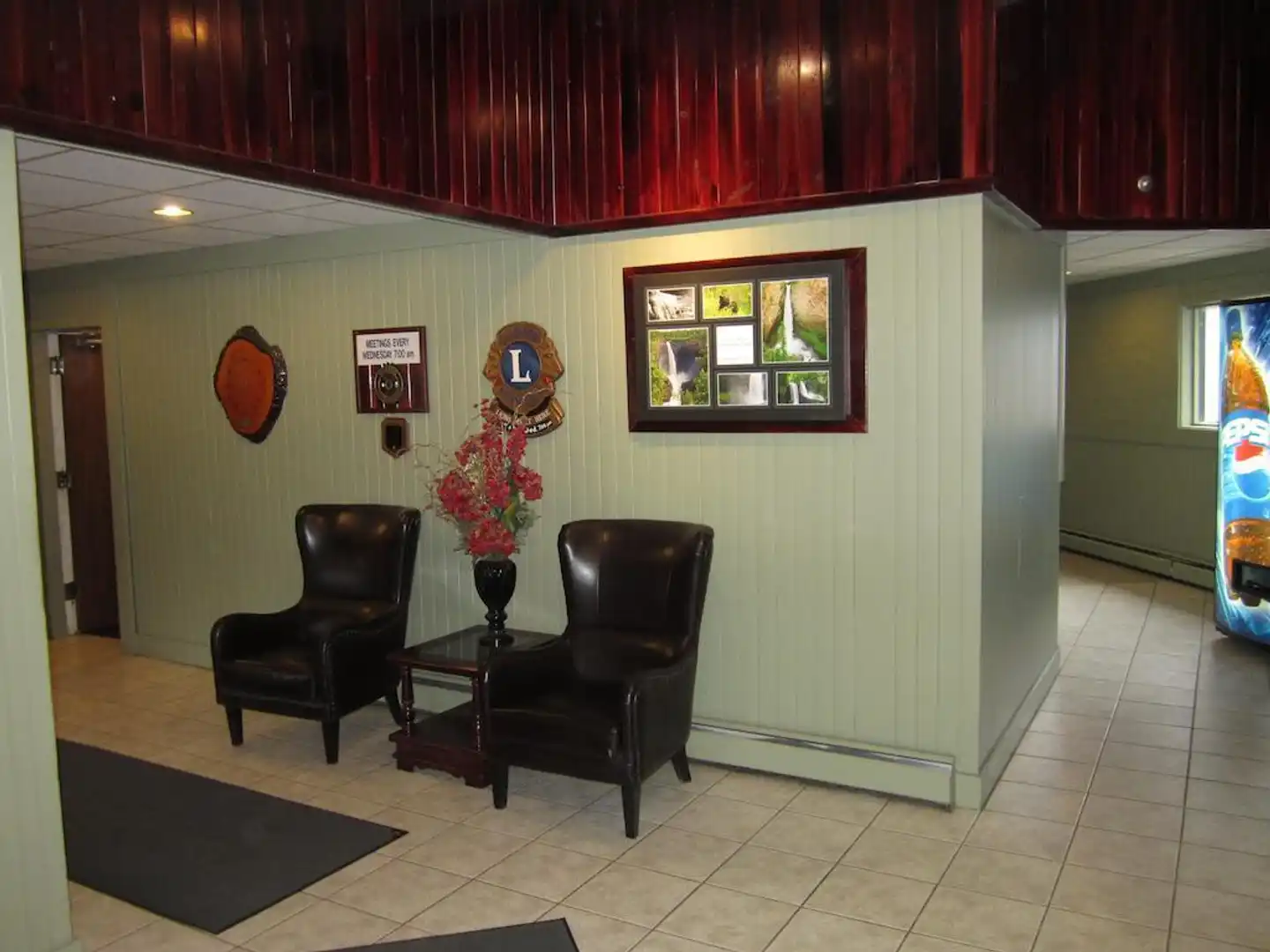 Wells Gray Inn Lobby