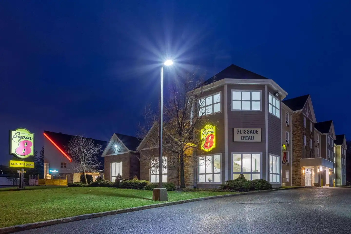 Super 8 by Wyndham Quebec City Aussenansicht