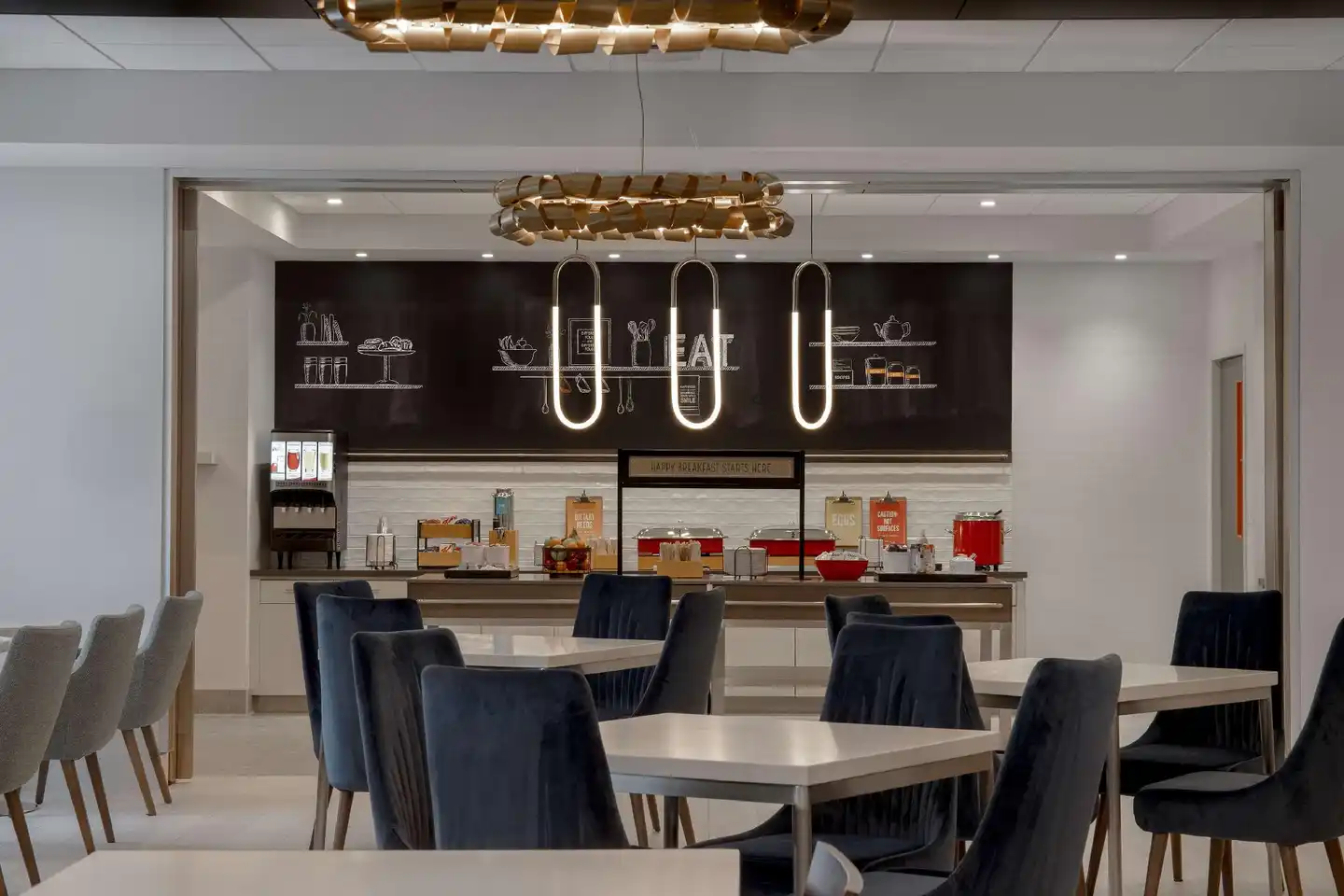 Hampton Inn by Hilton Winnipeg Downtown Bar