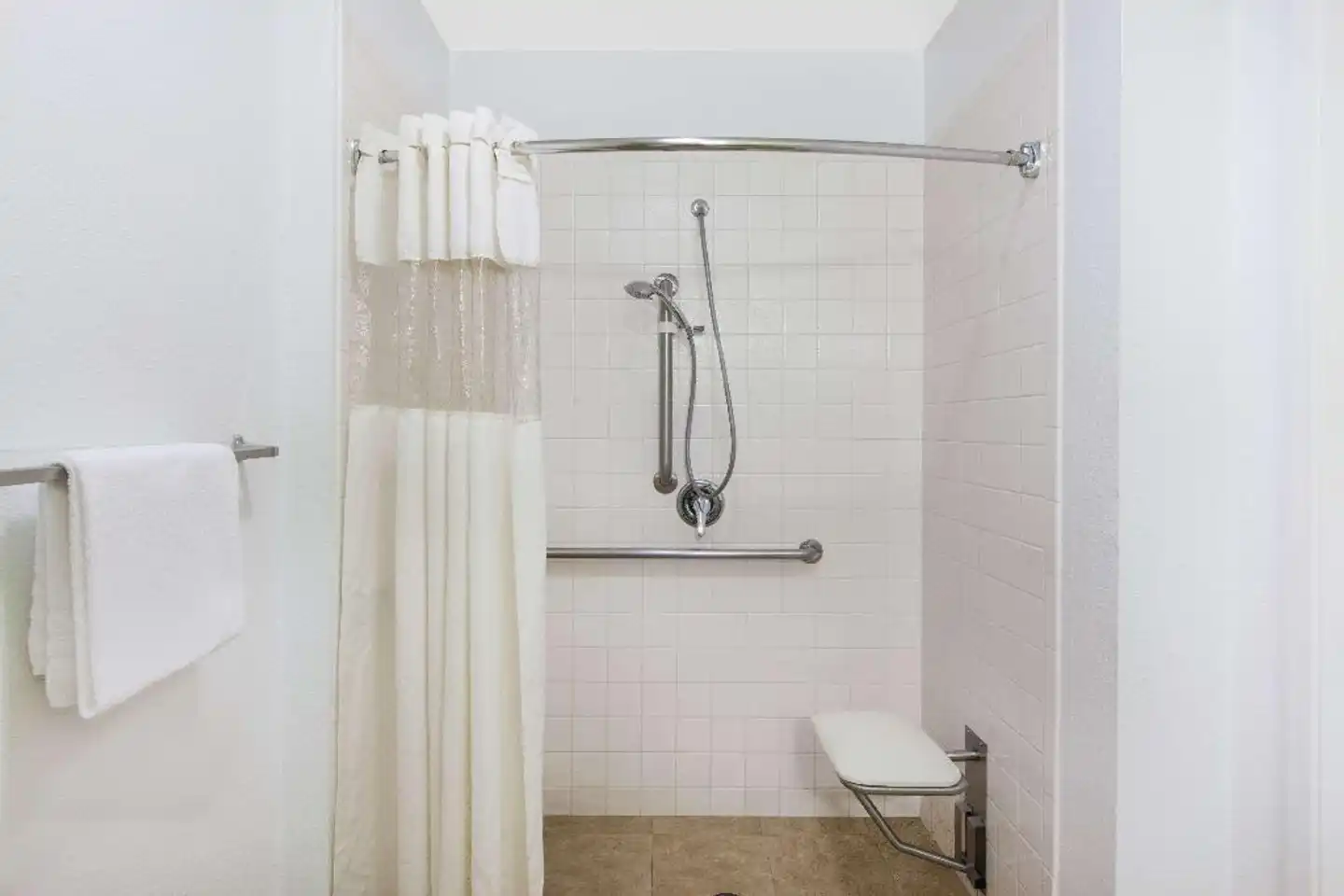 Days Inn by Wyndham San Jose Airport Badezimmer