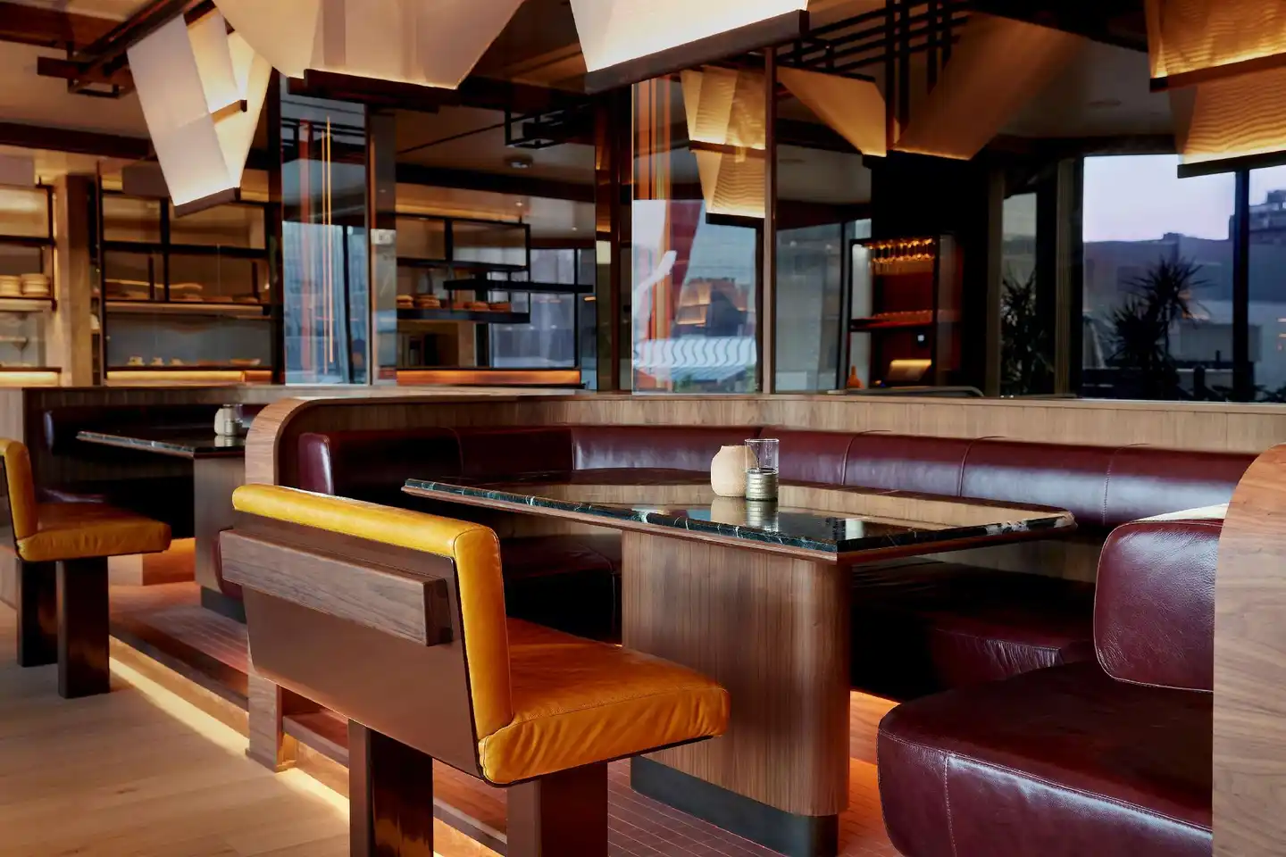 DoubleTree by Hilton Montreal Bar