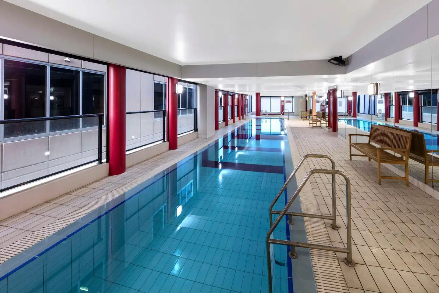 Oaks Adelaide Horizons Suites Hallenbad
