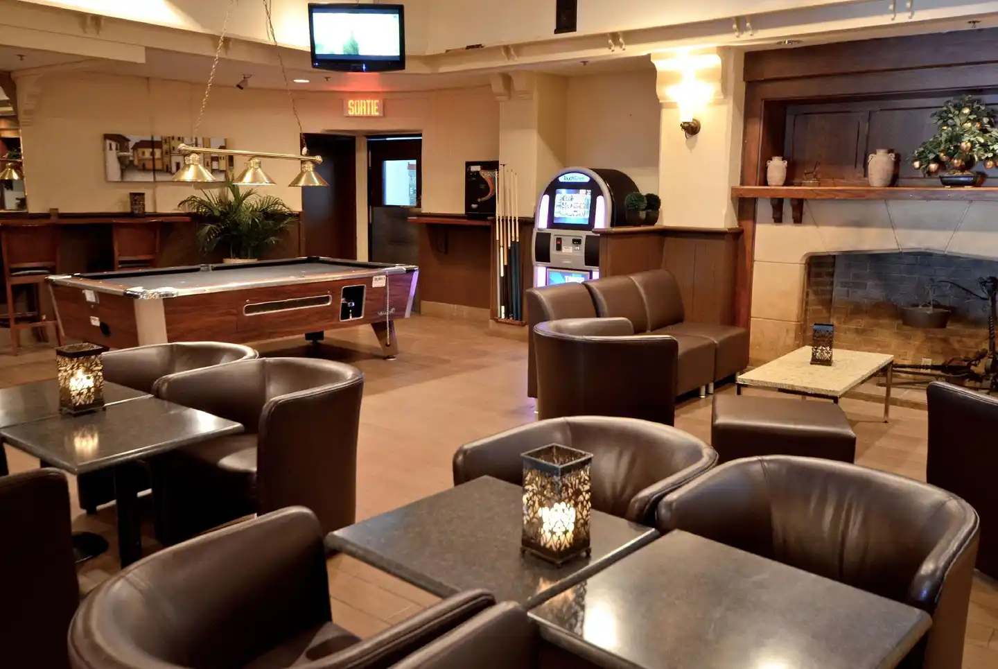 Armon Plaza Airport Montreal Lobby