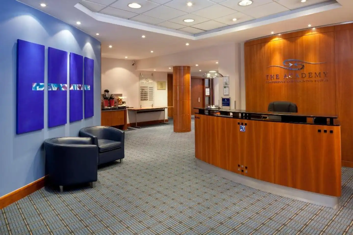 Holiday Inn Basingstoke Lobby