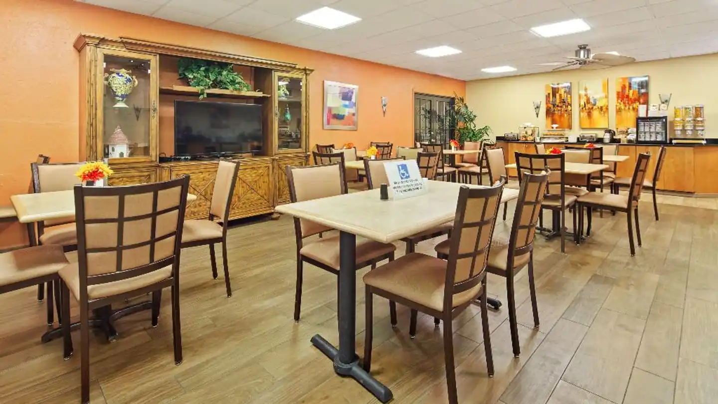 Best Western Plus University Inn Bar
