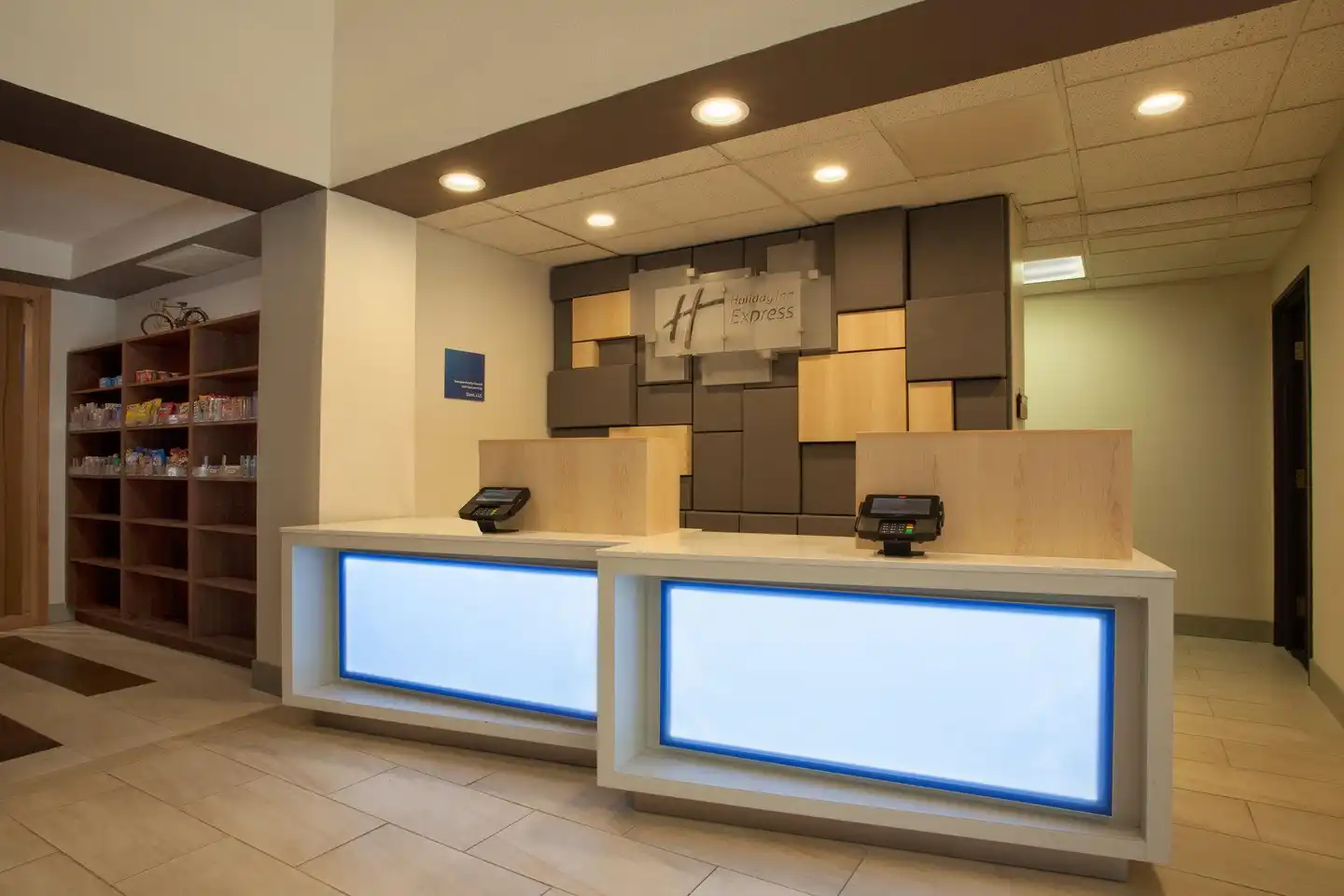 Holiday Inn Express & Suites Davis - University Area Hallenbad
