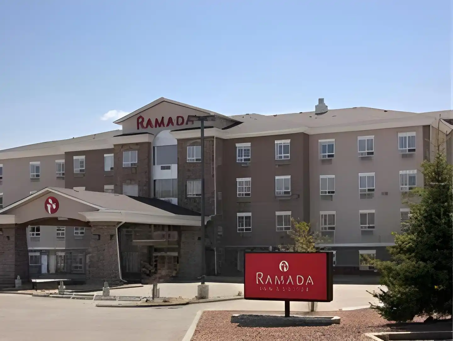 Ramada by Wyndham Drumheller Hotel & Suites Aussenansicht