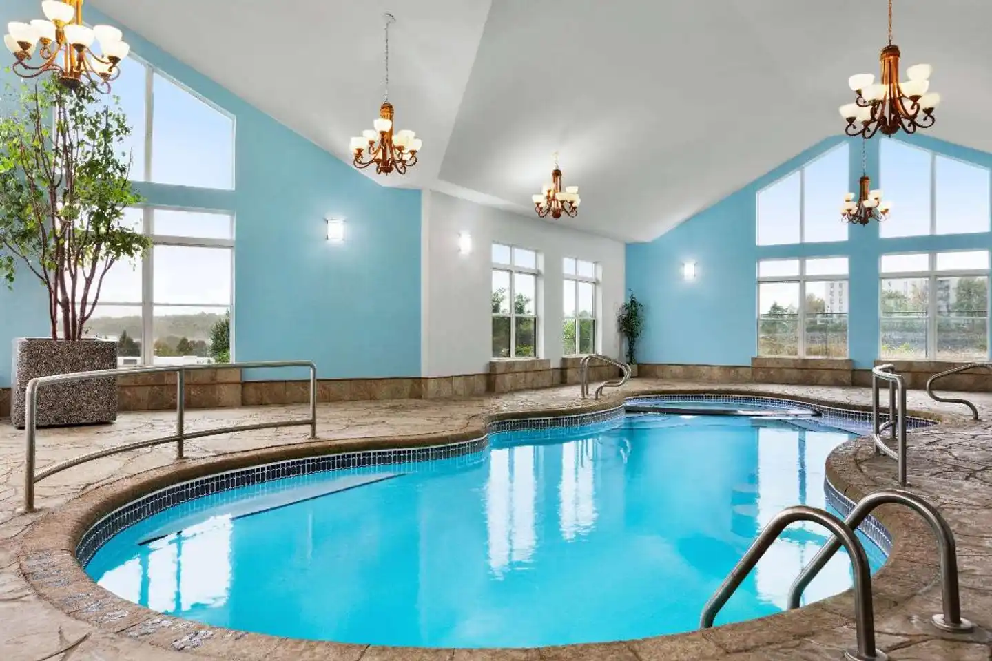 Days Inn by Wyndham Kingston Hallenbad