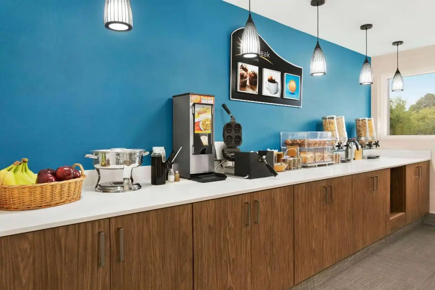 Days Inn by Wyndham Kingston Bar