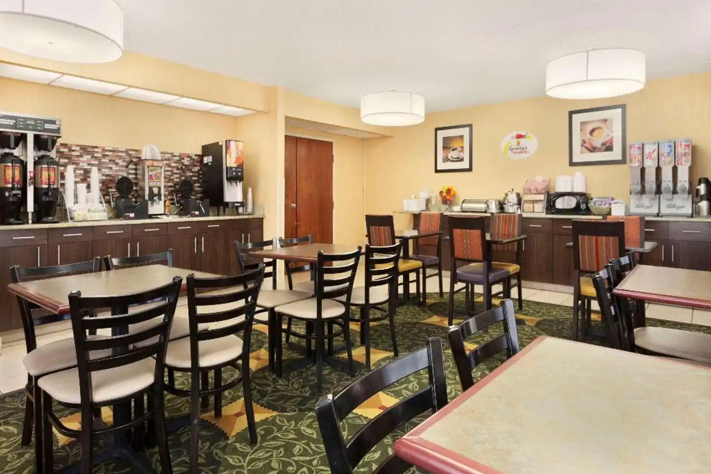 Super 8 by Wyndham Westminster Denver North Bar