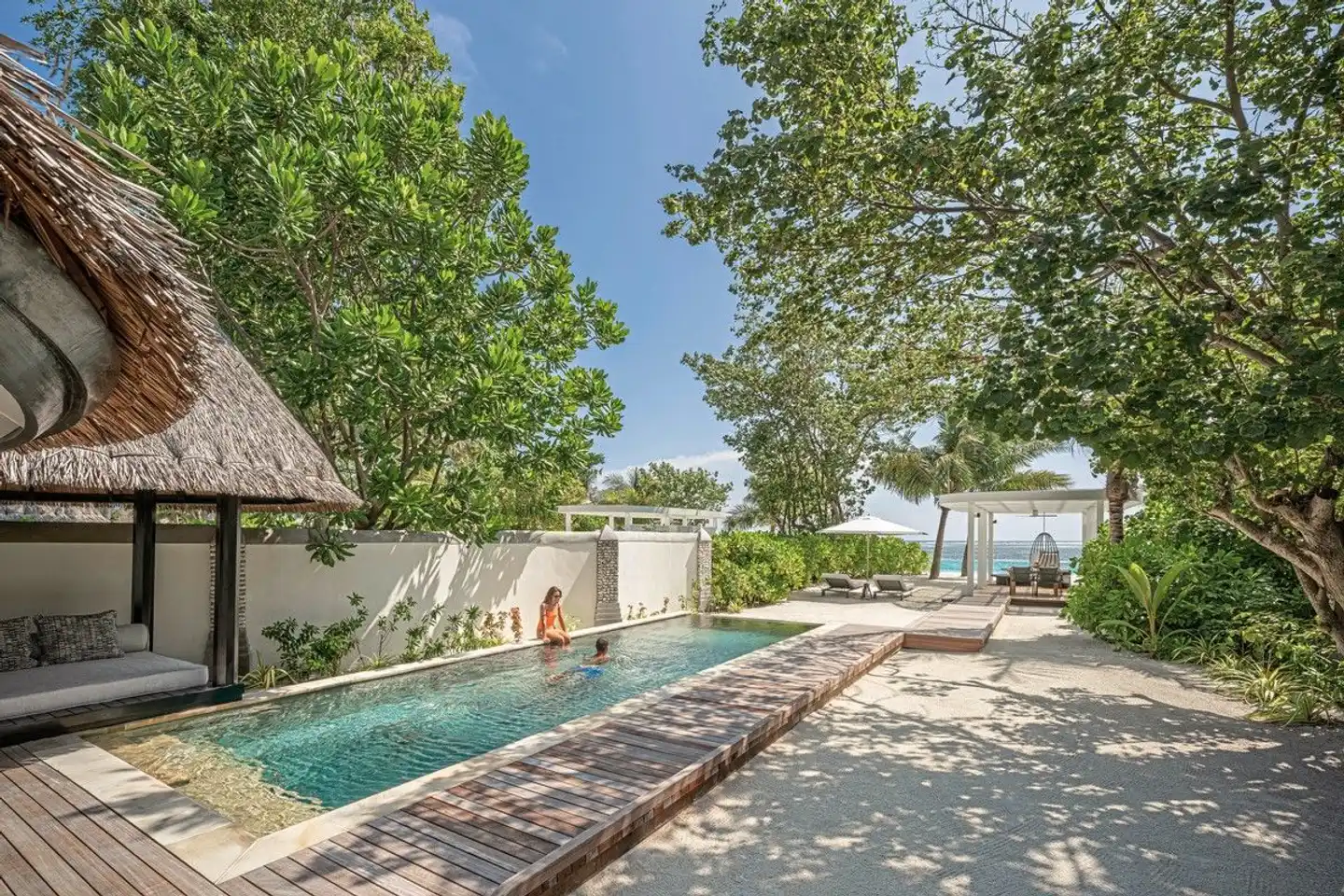 Four Seasons Resort Maldives at Kuda Huraa Pool