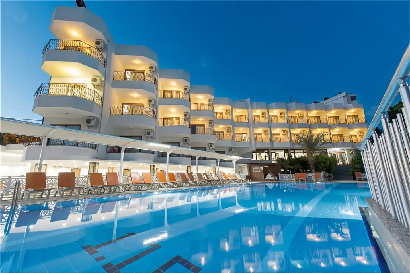 Side Resort Annex Pool