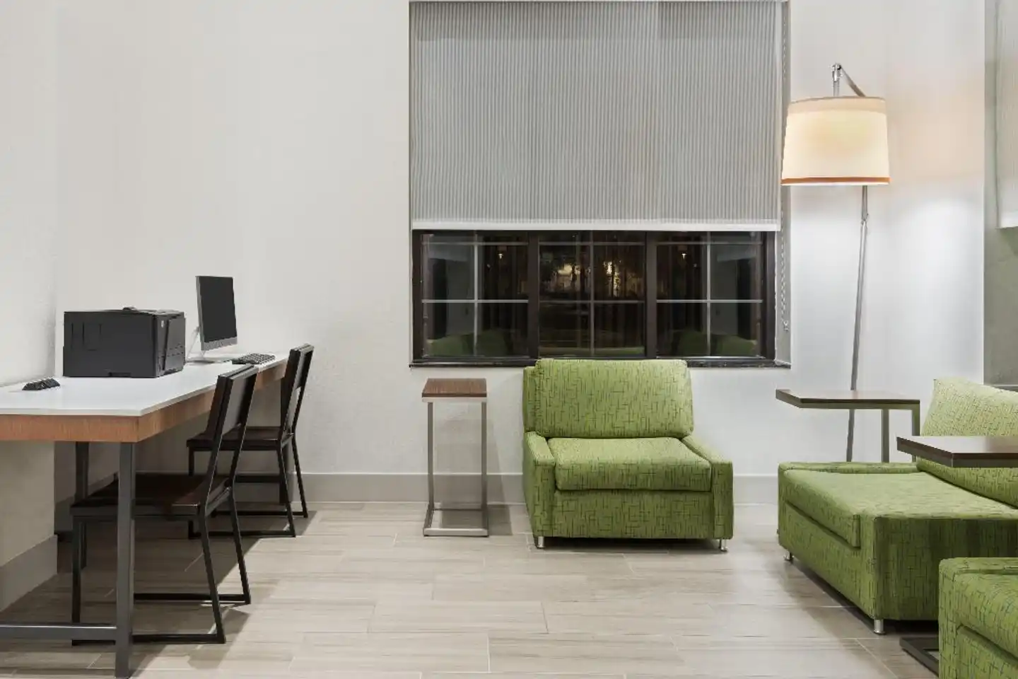 Holiday Inn Express-Nearest Universal Orlando Lobby