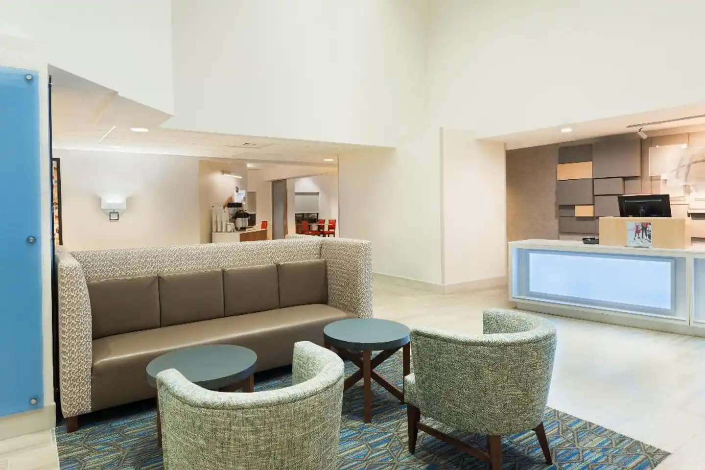 Holiday Inn Express-Nearest Universal Orlando Lobby