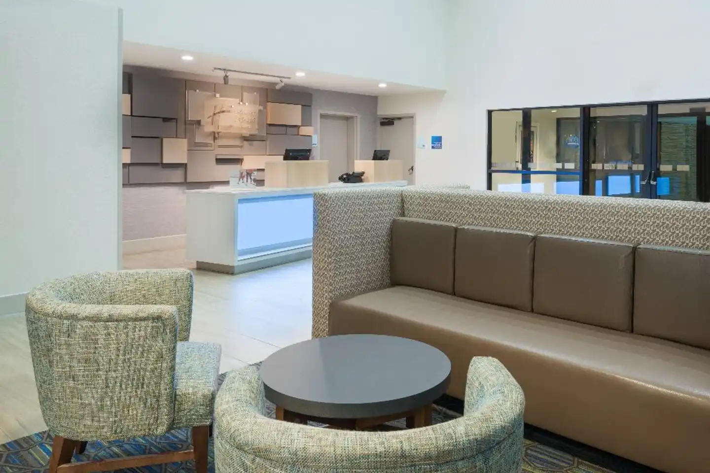 Holiday Inn Express-Nearest Universal Orlando Lobby