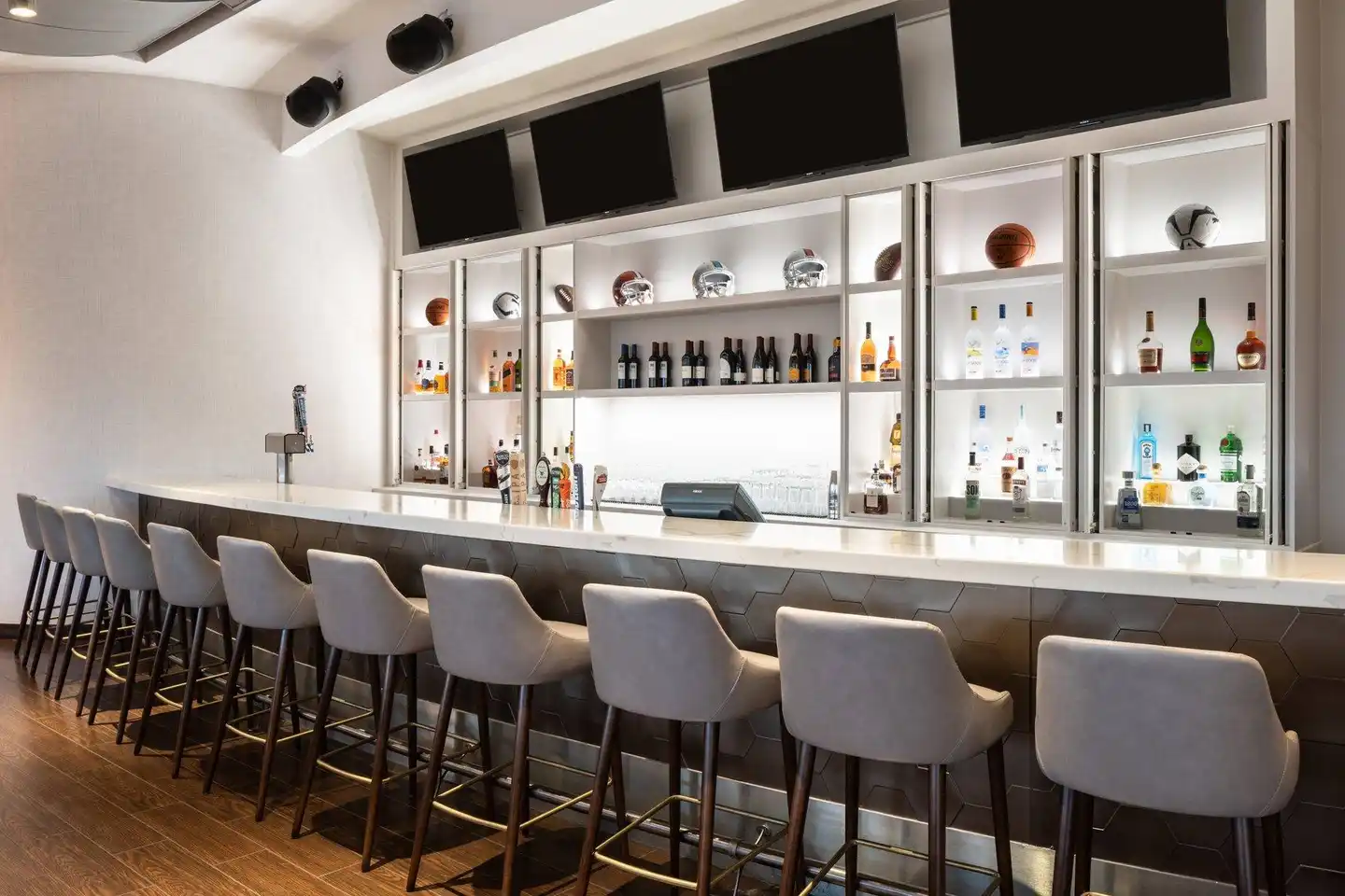 Courtyard by Marriott Miami Airport Bar
