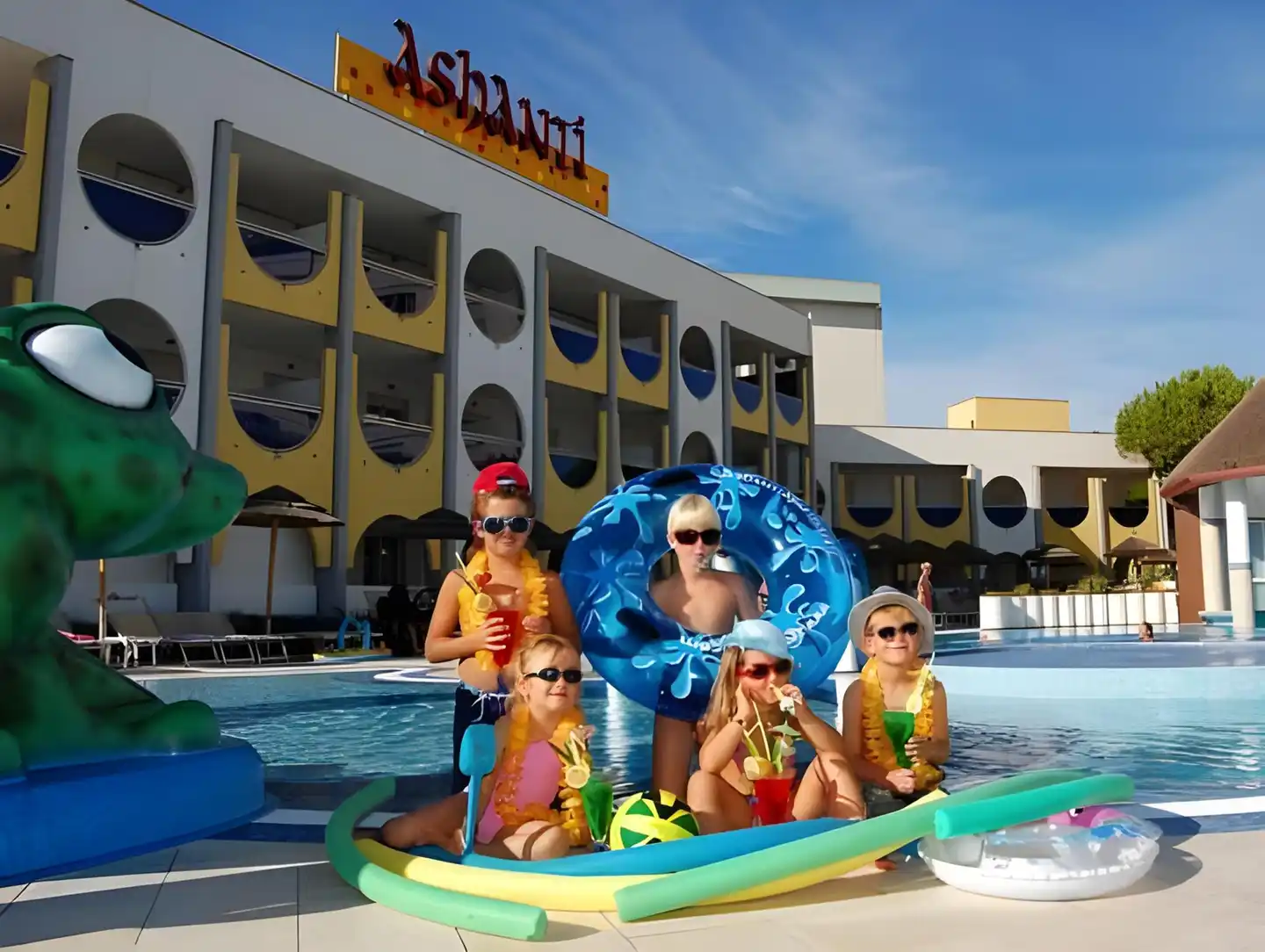 Ashanti Aparthotel Pool
