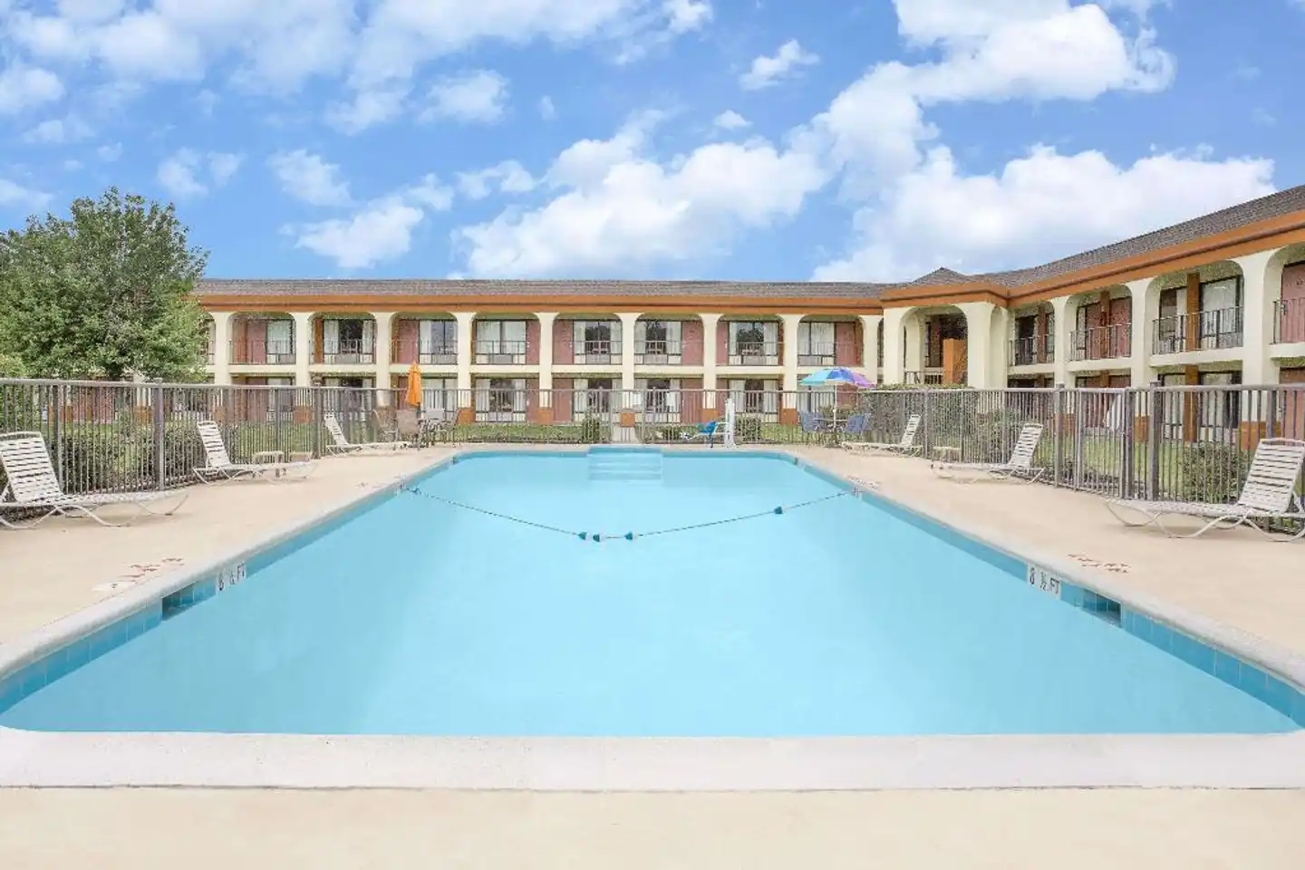 Days Inn by Wyndham Ruther Glen Kings Dominion Area Pool