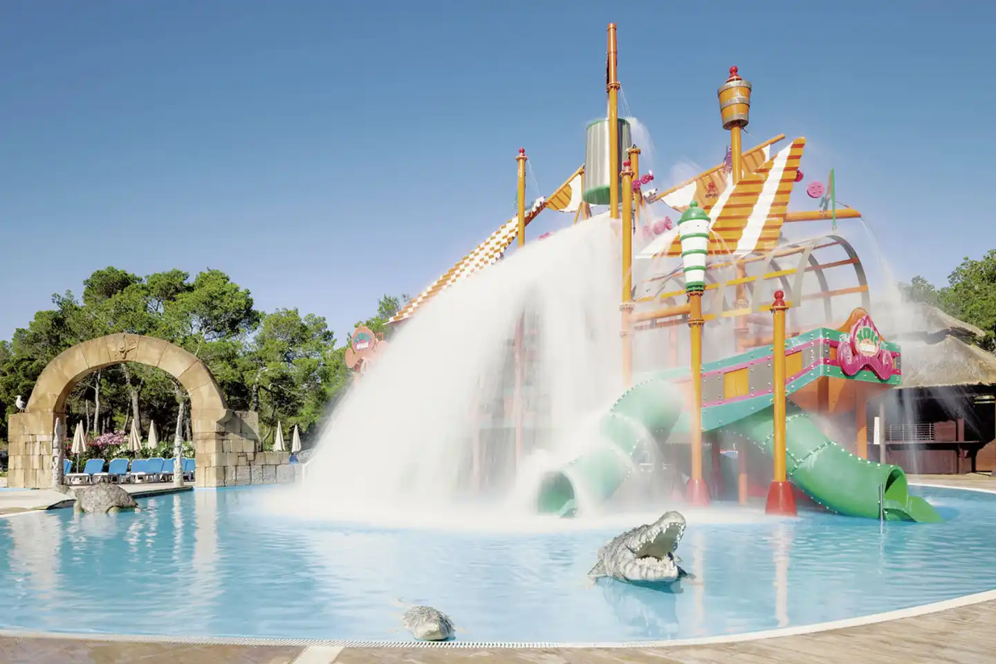 Invisa Cala Blanca Pool