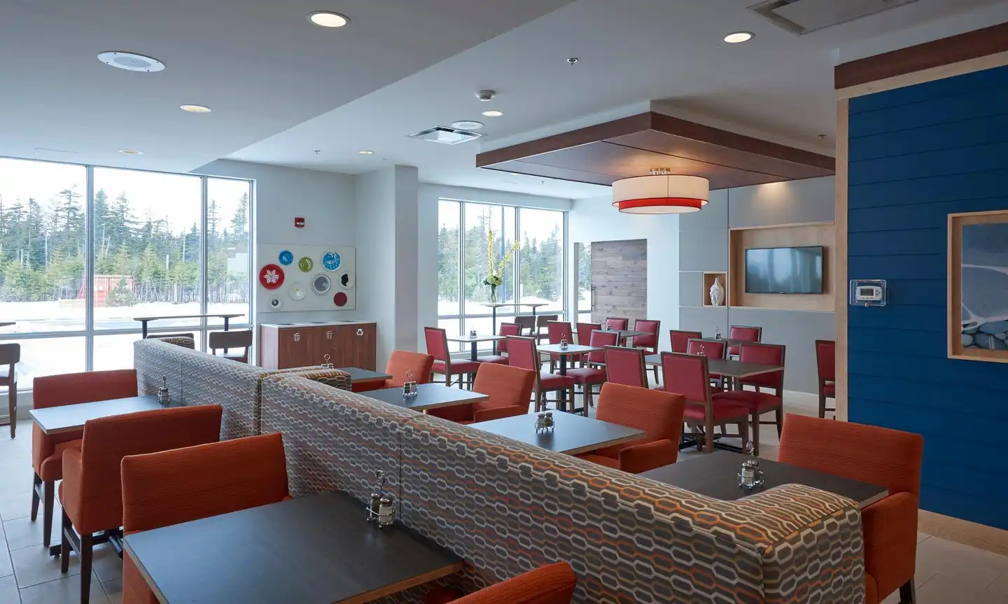 Holiday Inn Express & Suites St John's Airport Bar